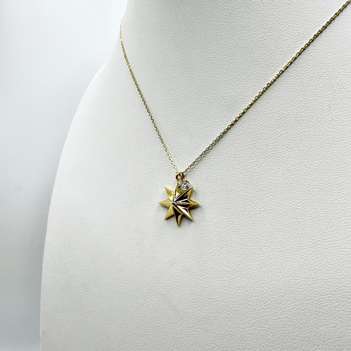 Gulden Stern-Halskette mit Zirkonia – Zeitlose Eleganz